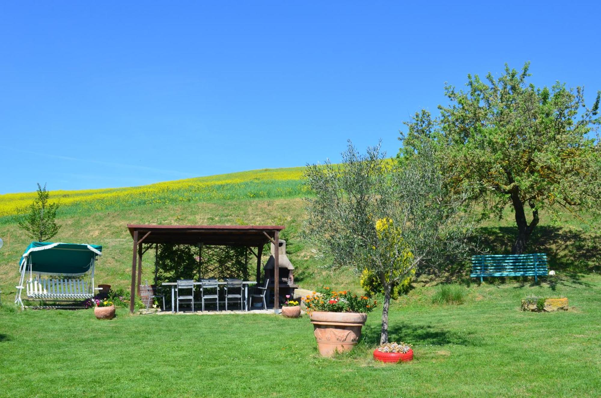 Agriturismo Poderino Сан-Куйрико-д'Орча Экстерьер фото
